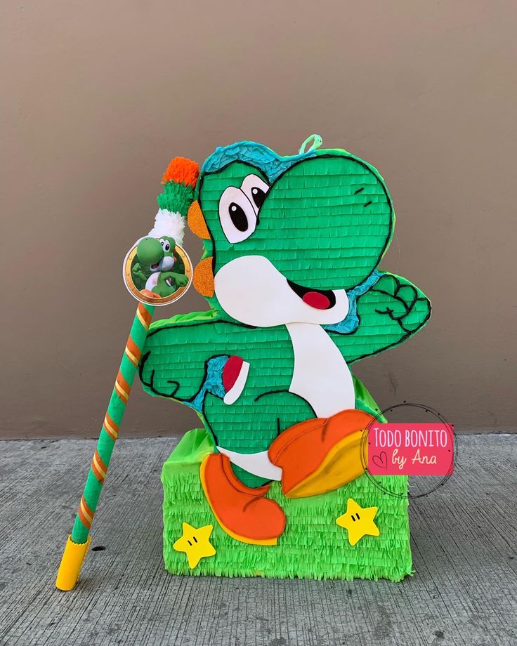 piñata de yoshi