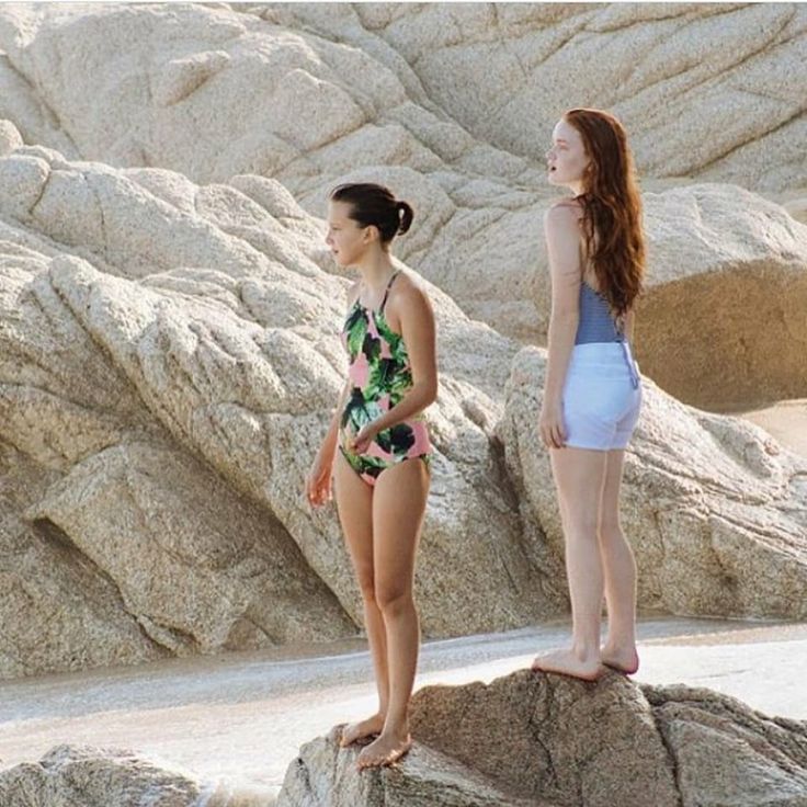 sadie sink bikini