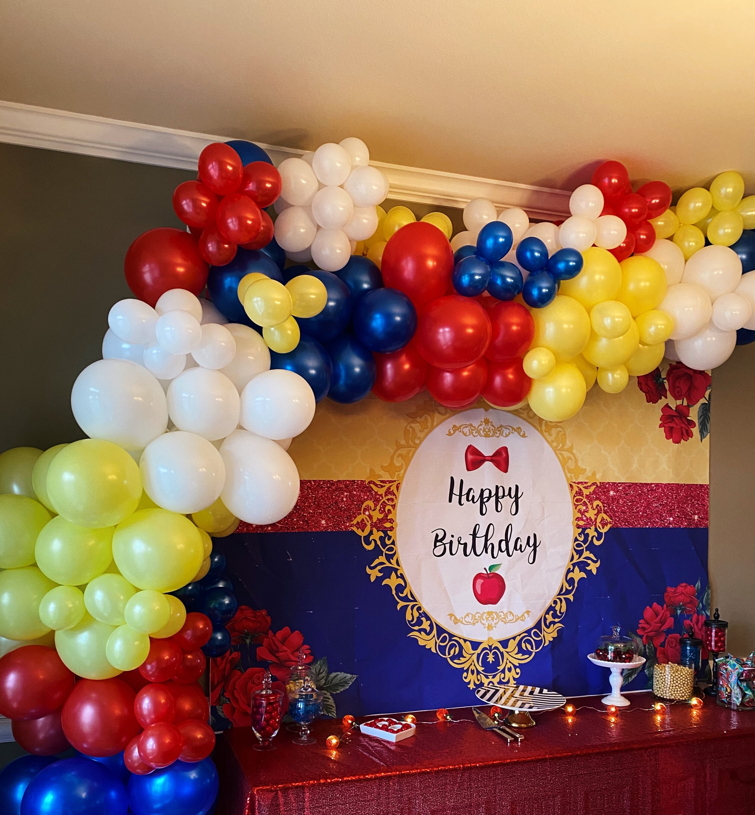 snow white balloons decoration