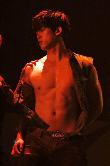 taecyeon abs