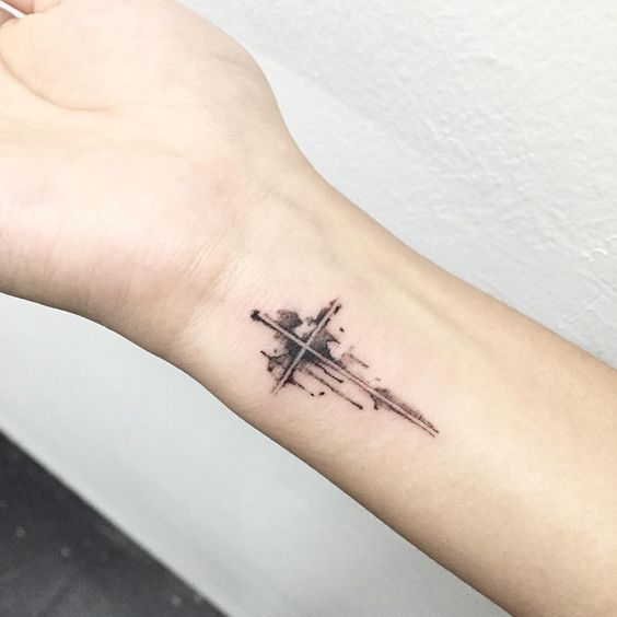 tatuajes de cruz para mujer