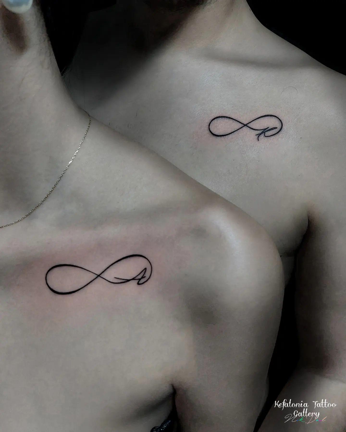 tatuajes de infinito con iniciales