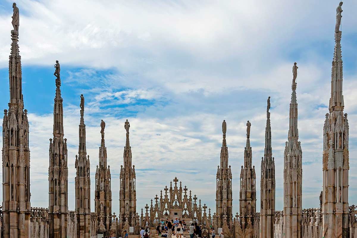 tiempo en milan en febrero