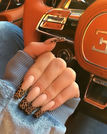 uñas leopardo francesa