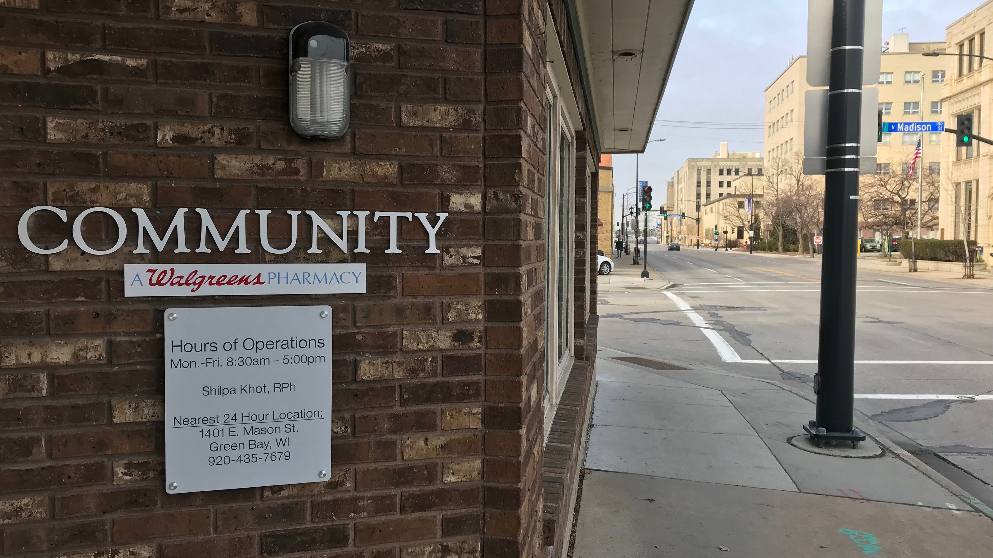 walgreens pharmacy hours green bay wi